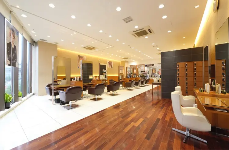 ZELE曳舟店の内観・外観2