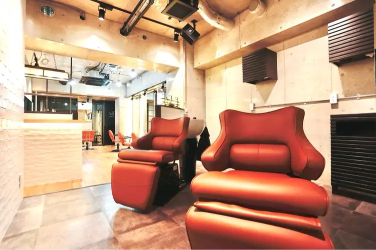 Bruderの内観・外観2