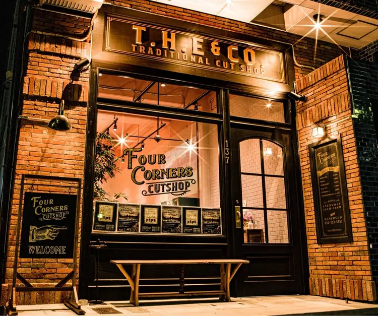 フォーコーナーズカットショップ本店の内観・外観2