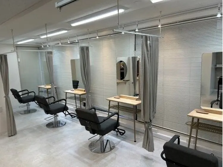 TELA HAIR草加店の内観・外観1