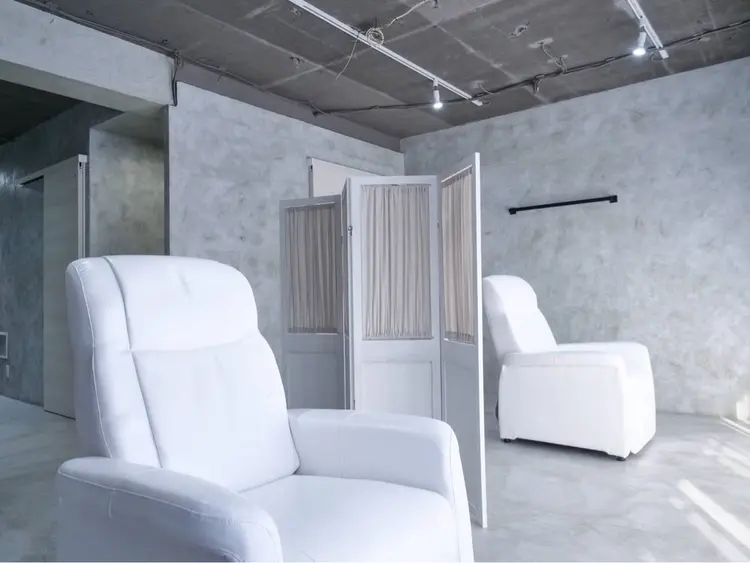 ホワイトラッシュ桃山台店の内観・外観1