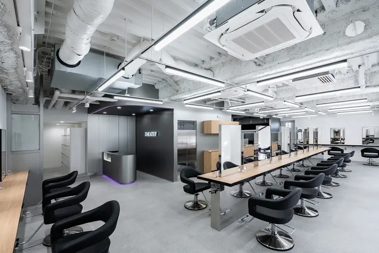 THEATERの内観・外観2