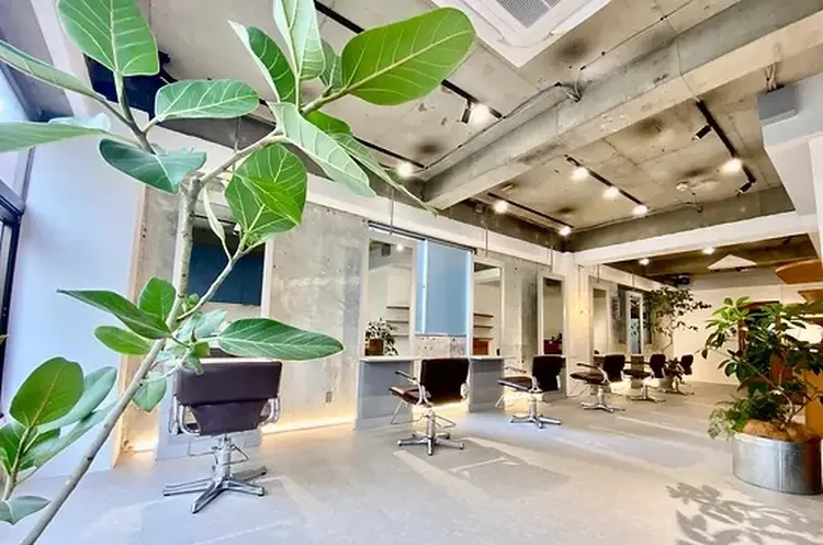 クリューゲート三鷹店の内観・外観1