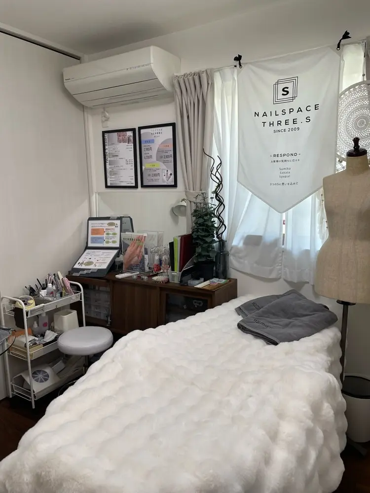 ネイル&老化角質除去サロン THREE.Sの内観・外観1