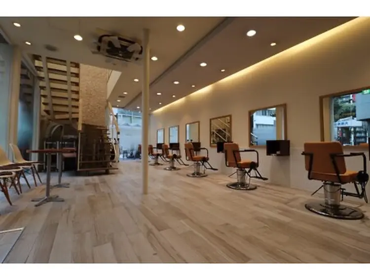 CLAPS横須賀中央店の内観・外観2