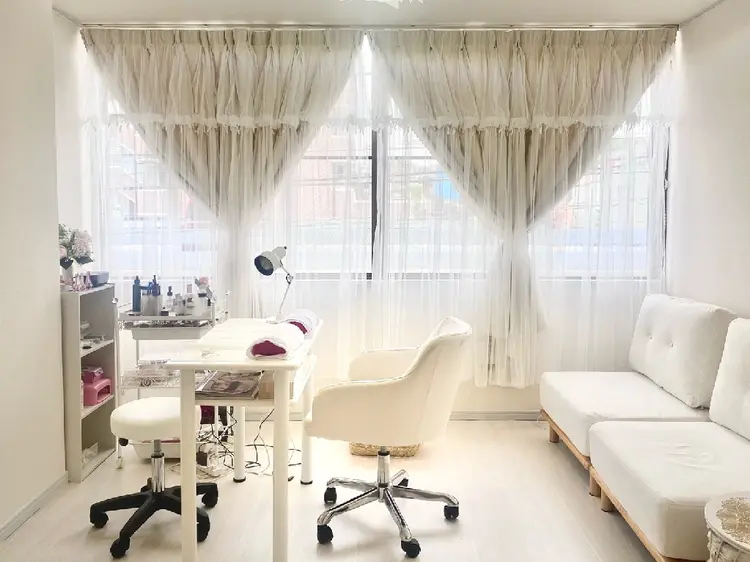 　MYUNAILの内観・外観1