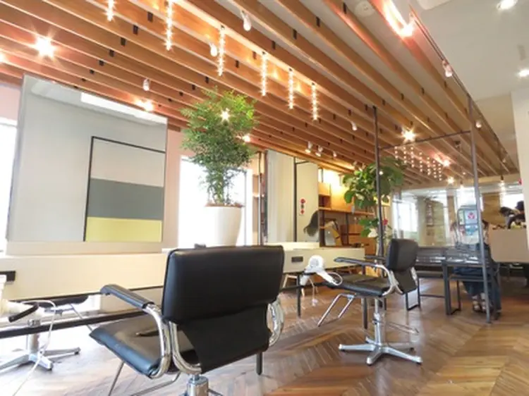 est hair Luna本八幡店［エストヘアールーナ］の内観・外観1