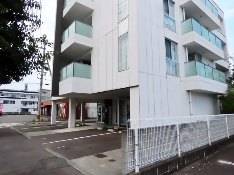 アイブロウEve.yの内観・外観1