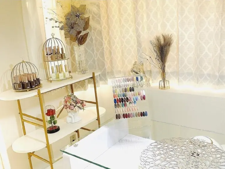 EMILY NAIL 【エミリーネイル】の内観・外観1