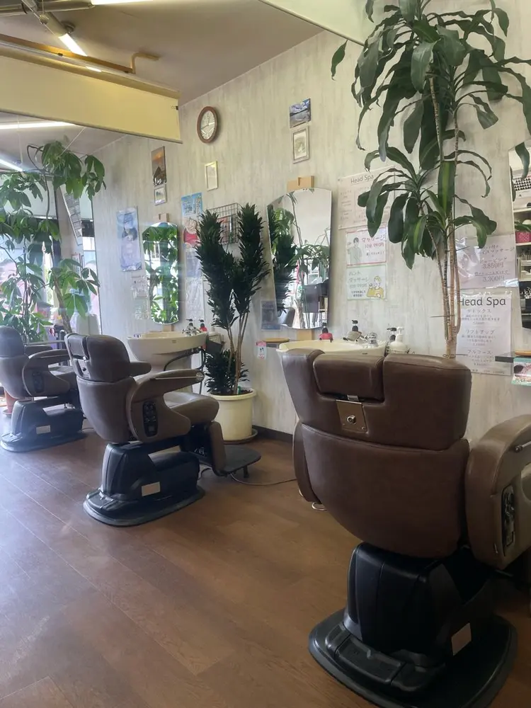 ヘアークリニックアルチザンの内観・外観1