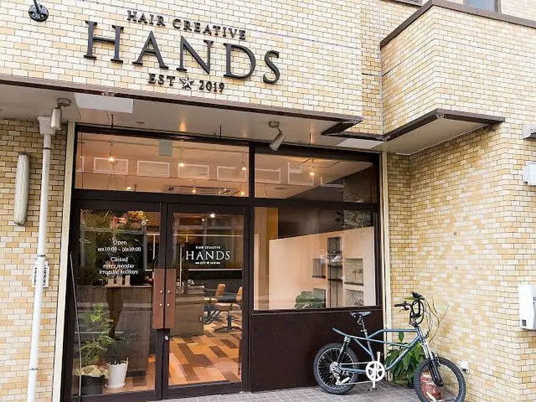 HAIR CREATIVEHANDSの内観・外観1