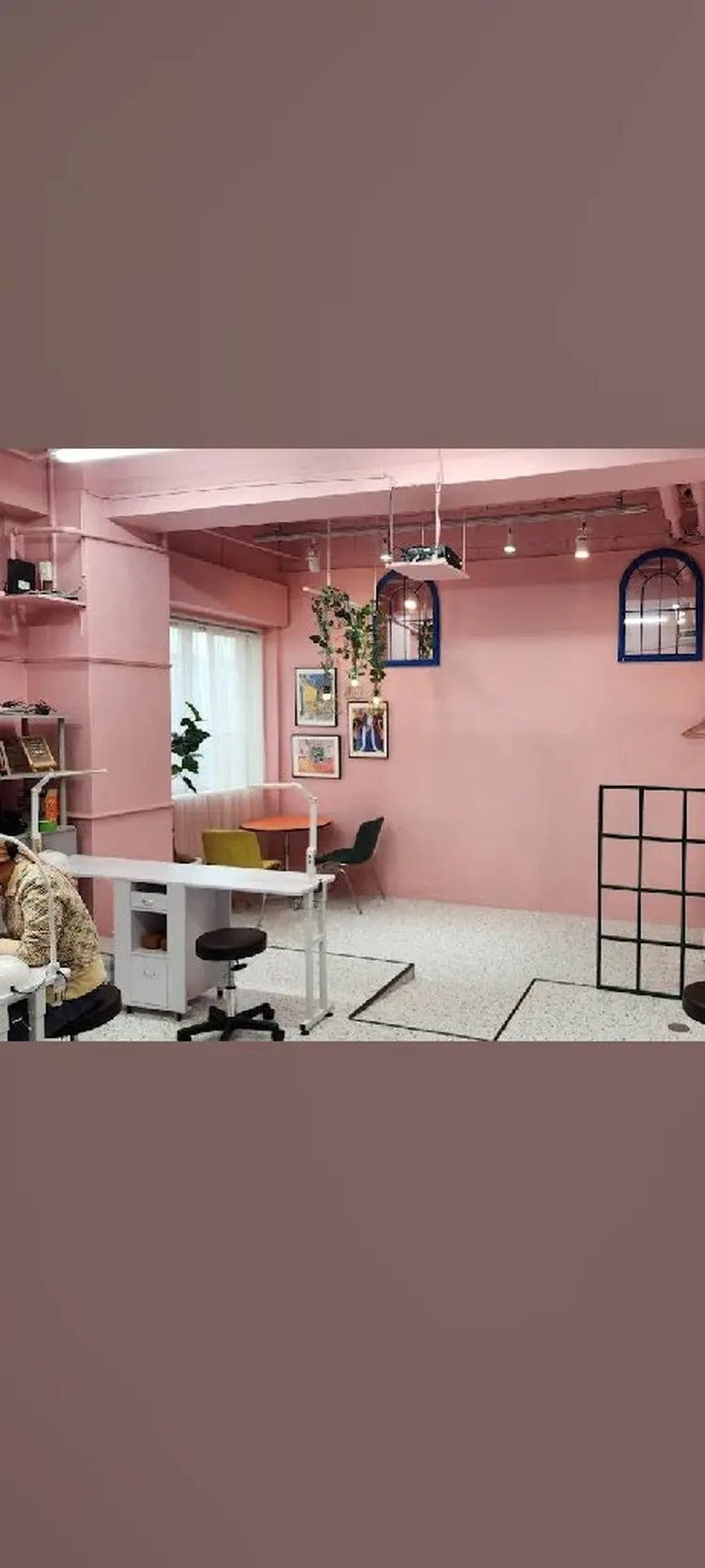 ニコネイルサロンワークスクールの内観・外観1