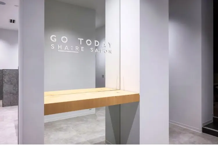GO TODAY SHAiRE SALON原宿Liber店の内観・外観1