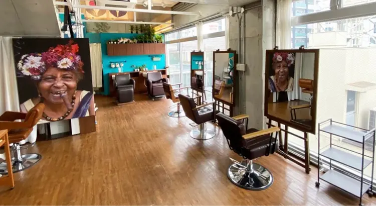 ドアベルヘアリビングの内観・外観1