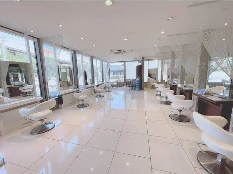 hair&make EARTH 浜松市野店の内観・外観2