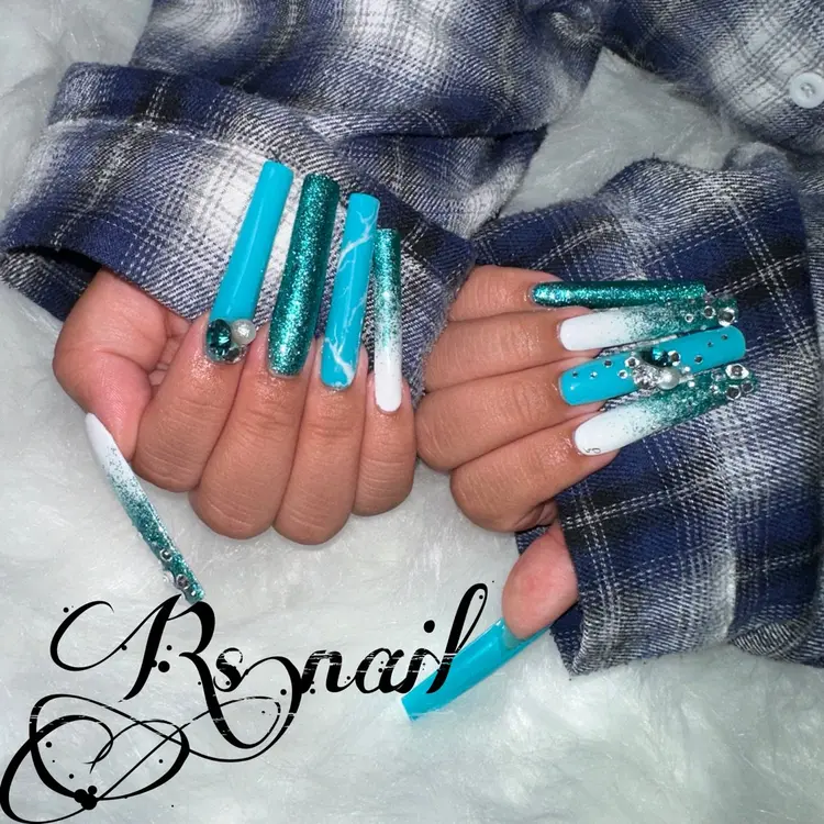 Rs"nailの内観・外観1