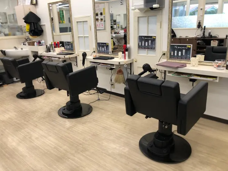 ファミリーサロン ラッキー 島原店の内観・外観3