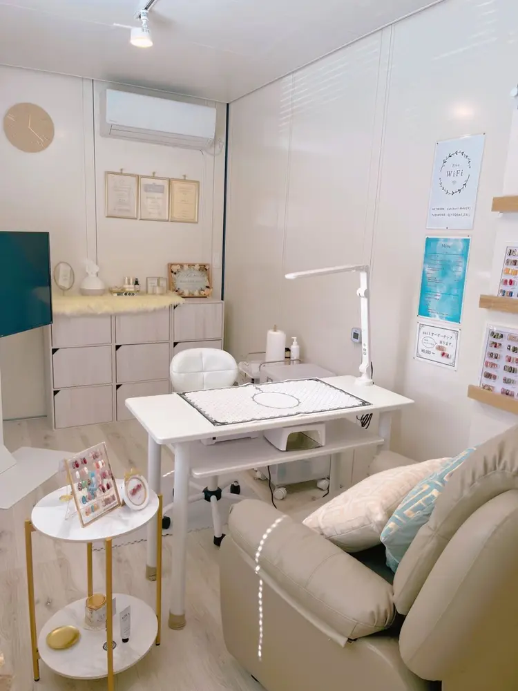 Blue  bird  nailの内観・外観1