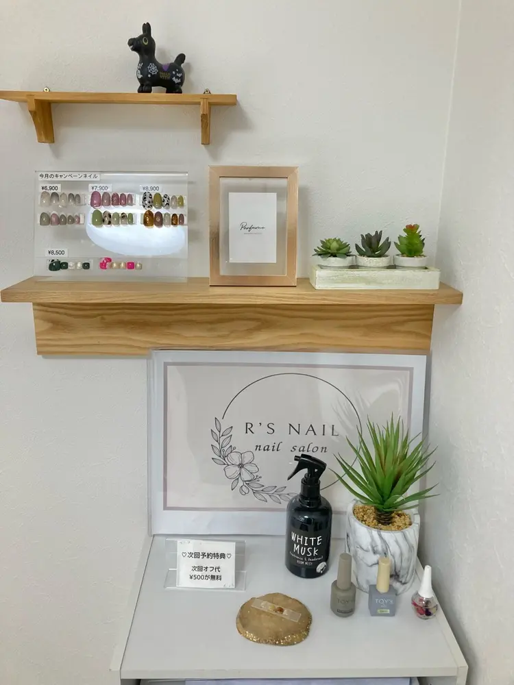 R'S  NAILの内観・外観1