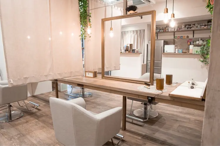 【髪質.頭皮改善専門】ユーリカ リチェルコの内観・外観1