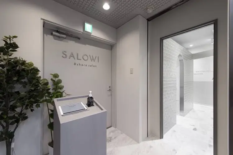 SALOWIN 新宿三丁目の内観・外観2
