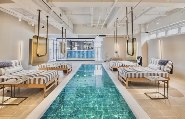 NOTNOWの内観・外観1