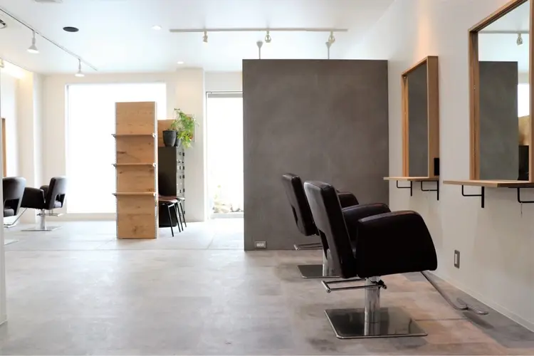 RISE HAIR BRAND SWELLの内観・外観1