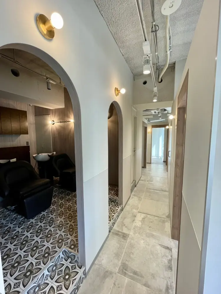 SALOWIN調布店の内観・外観2