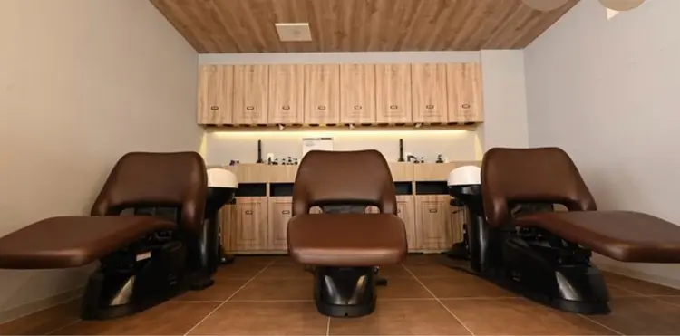 little×nene池袋西口の内観・外観2