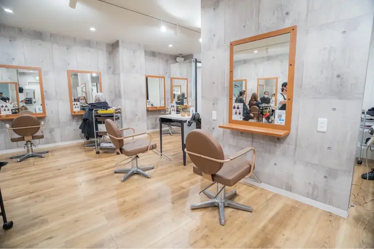 _WHITE +南海難波の内観・外観2