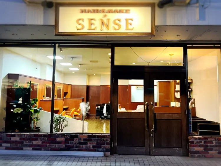 hair＆make SENSEの内観・外観1