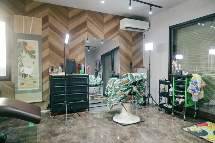BARBER MAKIの内観・外観1