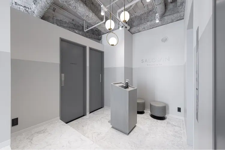 SALOWIN 池袋Suite店の内観・外観2