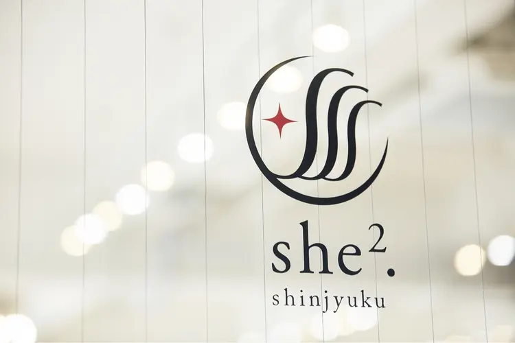 she2.新宿の内観・外観1