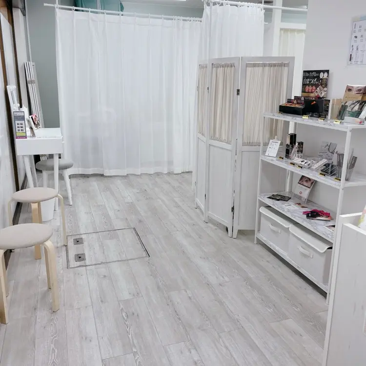 アイブロウサロン WHITE EYE枚方店の内観・外観1