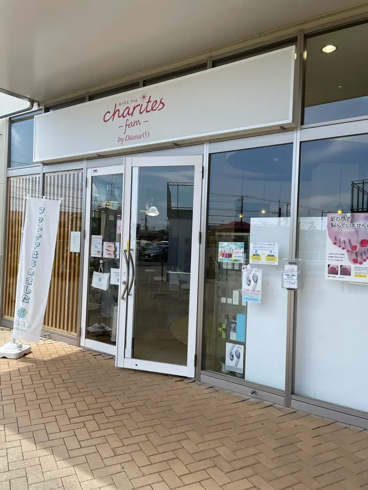 LIZERA&CO（charitesfam内）の内観・外観1