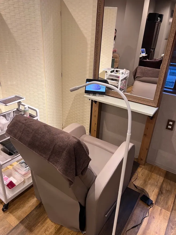 FEEL LASHの内観・外観1