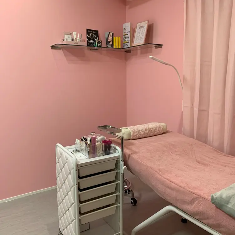 Nail&Eyelash i:Neの内観・外観1