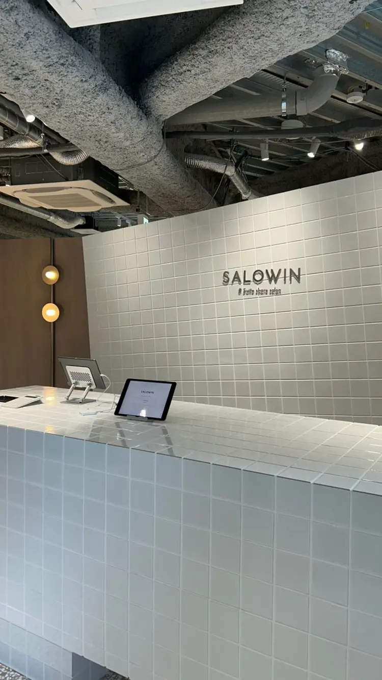 SALOWIN  梅田茶屋町suite店の内観・外観1