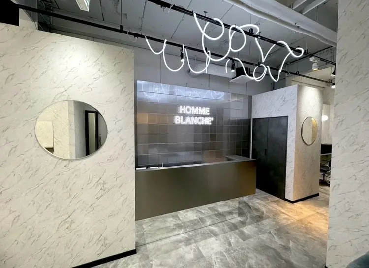 HOMME BLANCHE'の内観・外観1