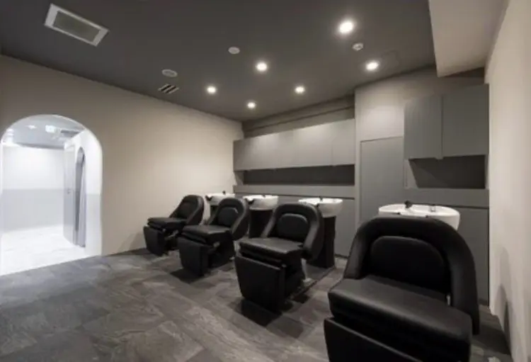 SALOWIN新宿三丁目店の内観・外観3