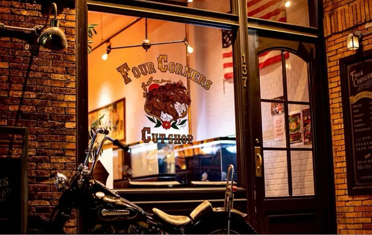 FourCornersCutShopの内観・外観2