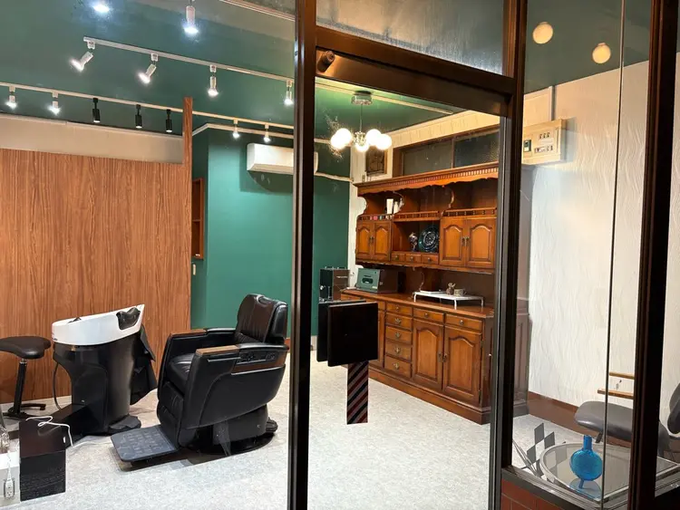 BARBER SHOP HINAの内観・外観2