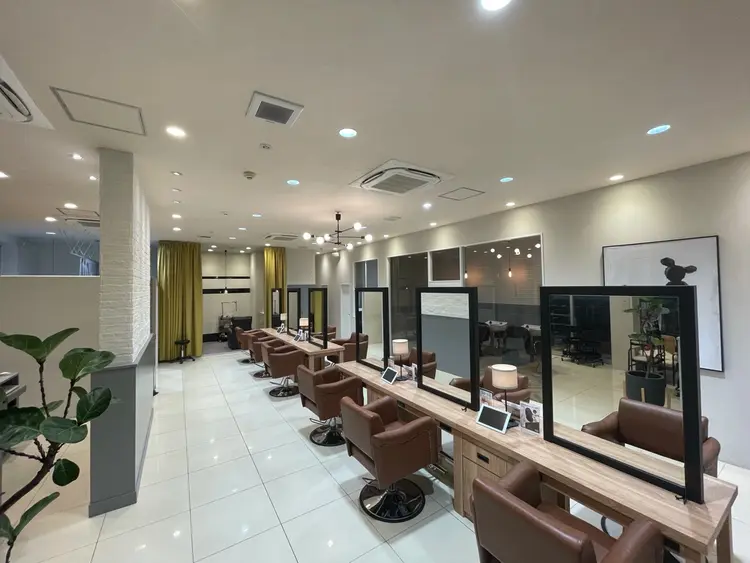 ヘアメイクアースの内観・外観2