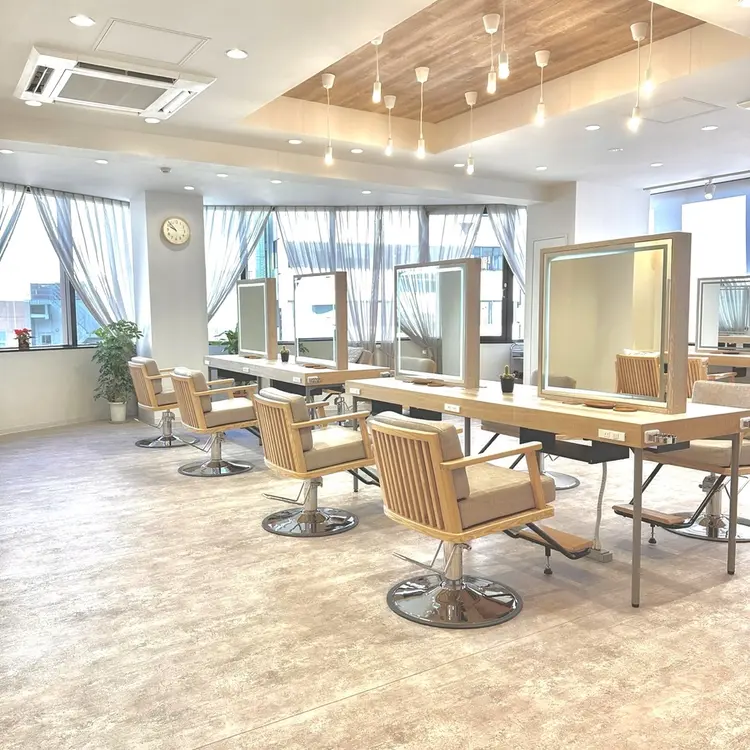 little nene(池袋西口)の内観・外観2