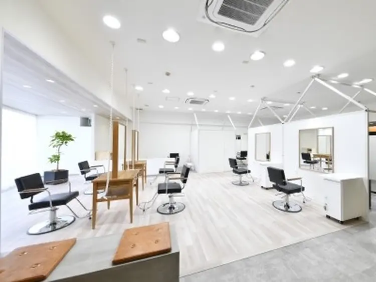 AVANCE堺新金岡駅前店の内観・外観1