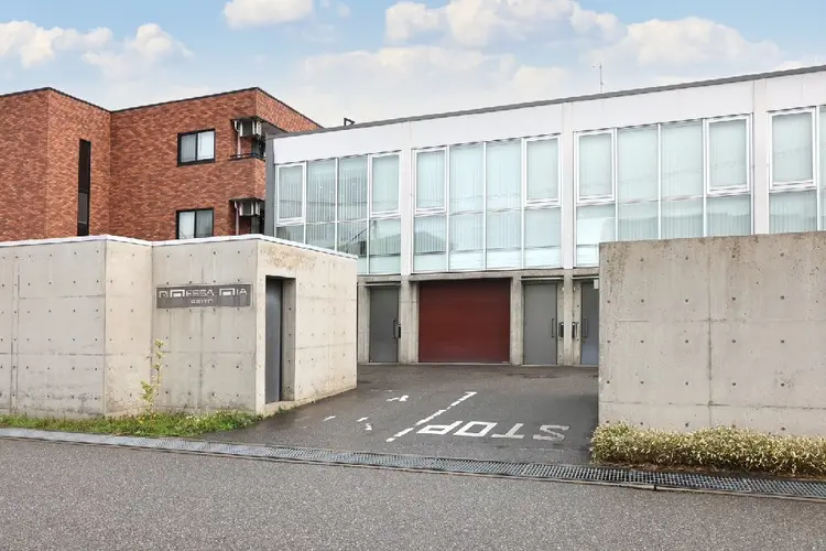 クリームの内観・外観1