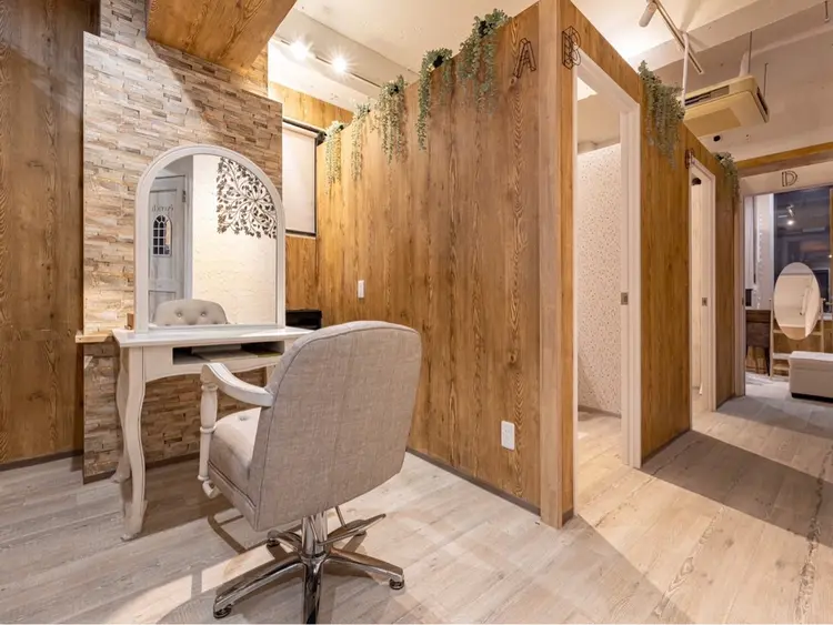 髪質改善美容室CARES千葉店の内観・外観1