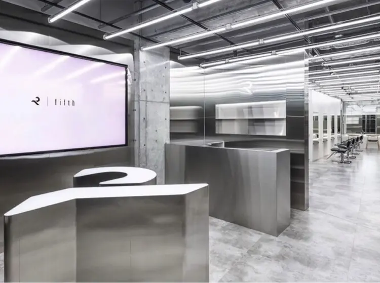 retouch by fifth ginzaの内観・外観1