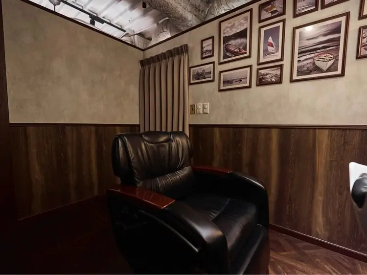 LAVIE NEW STANDARD BARBER HANARE (新宿店)の内観・外観1